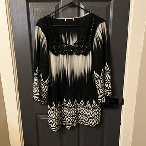 Chic Black and White Women's Tunic